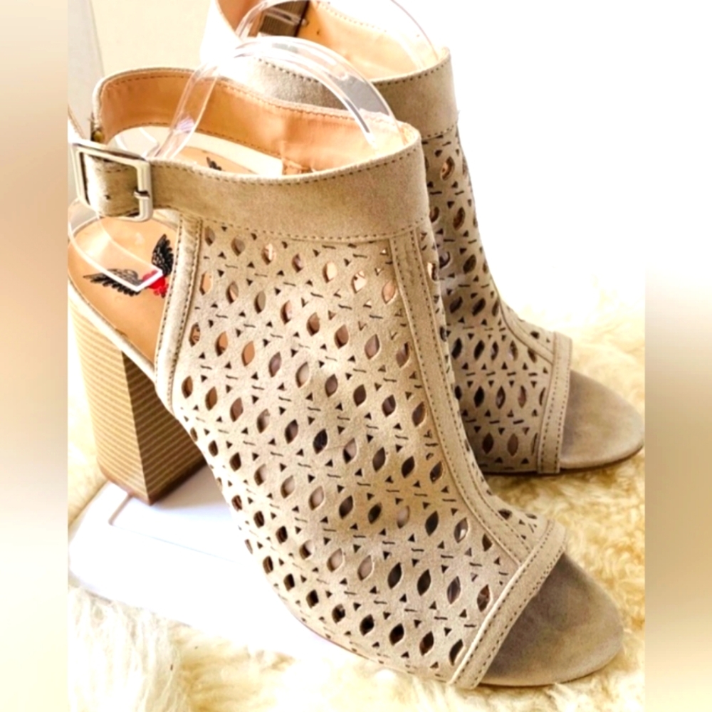 Penny Loves Kenny Caged Bootie Heel Tan Size 9 beige chucky heel